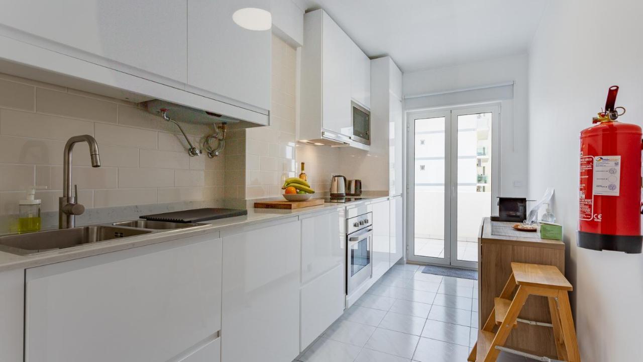 Bright 1Bdr Apartment W/Balcony By Lovelystay Vila Real de Santo Antonio Luaran gambar